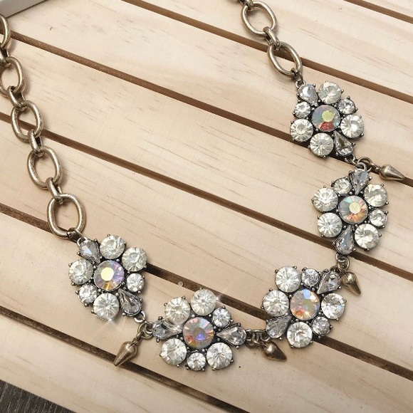 💠JUST IN 💠 Cluster Flowers Statement Necklace - Picture 2 of 2